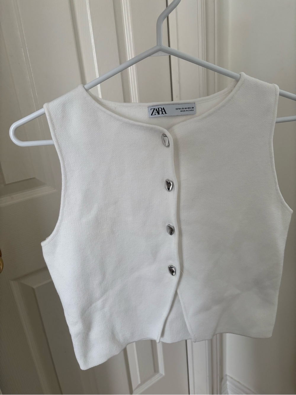 Zara White Sleeveless Knit Button-Front Top
